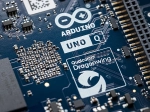 Arduino UNO Q 2 ГБ